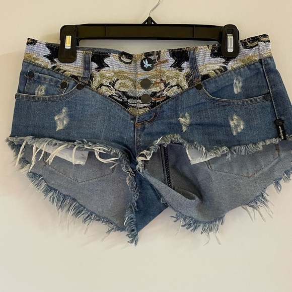 One Teaspoon Embroidered Short Shorts - Picture 1 of 9